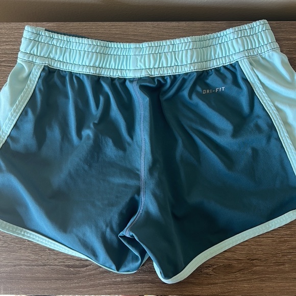 Nike Dry-Fit shorts - Picture 3 of 3
